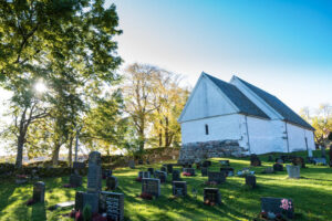 Dolm middelalderkirke