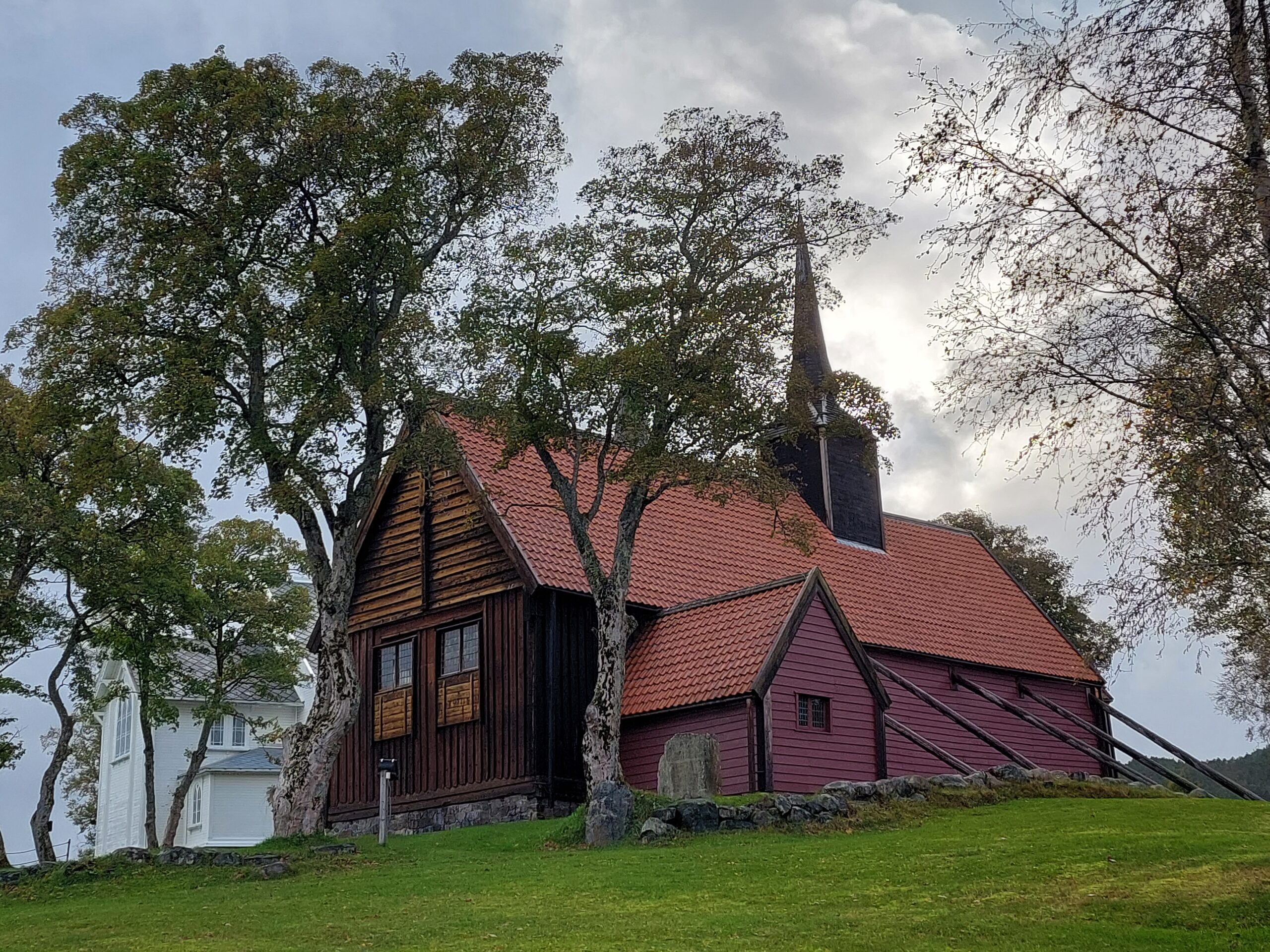 Pilegrimstur fra Kvernes stavkirke til Nidaros